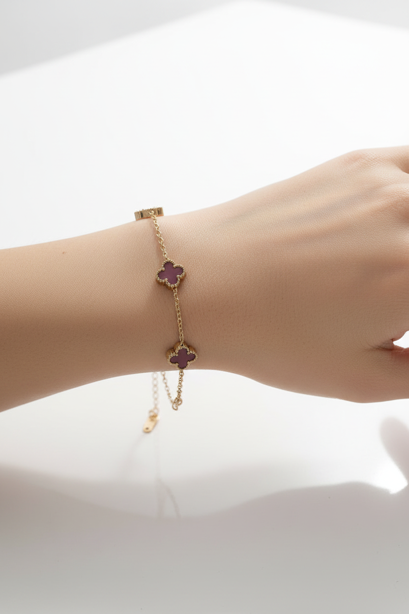 Motifs gold chain bracelet
