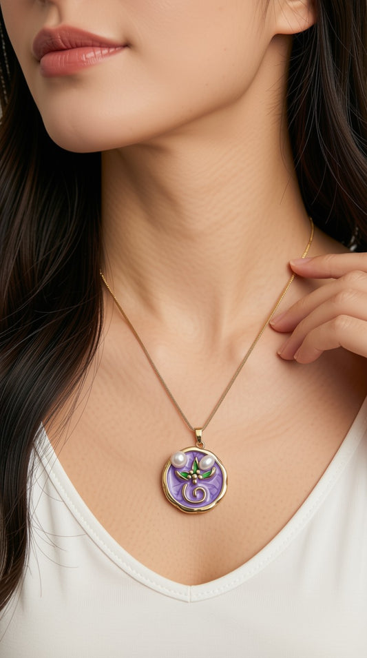 Vellora Bloom Gold Pendant